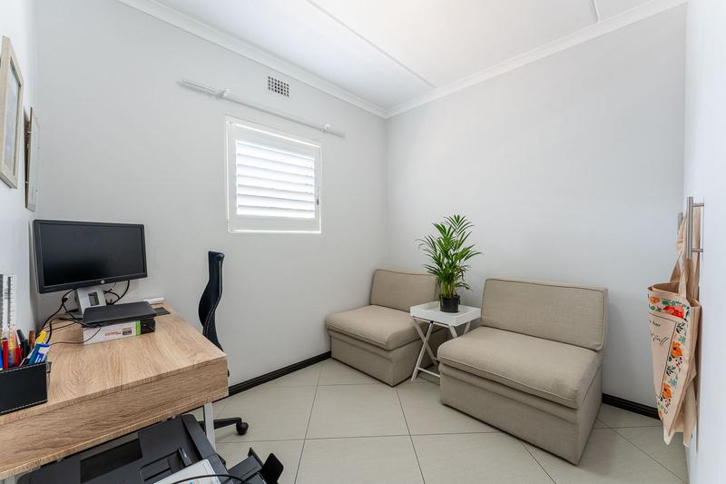 To Let 2 Bedroom Property for Rent in Buh Rein Estate Western Cape